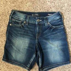 Silver Suki mid shorts. Sz 29